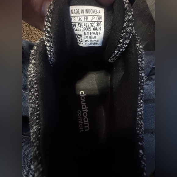 Adidas Black and White Sneakers with Sleek Design - Picture 10 of 10